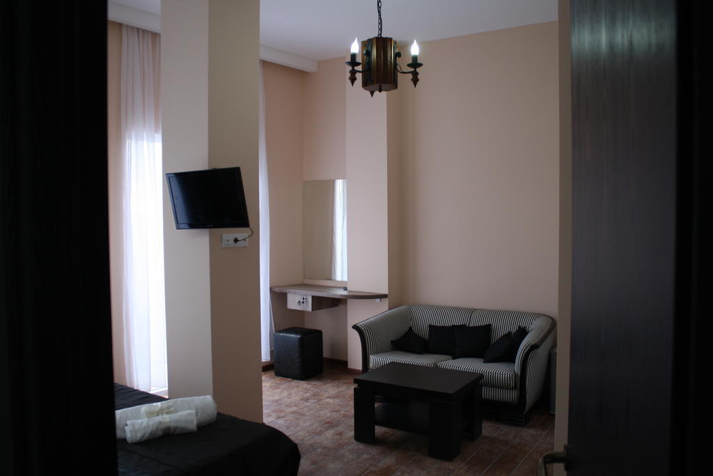 Hotel Delisi Tbilisi Exteriör bild